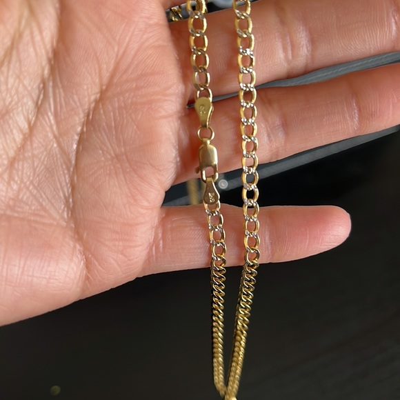 10k Yellow Gold Diamond Cut Necklace - Picture 2 of 2